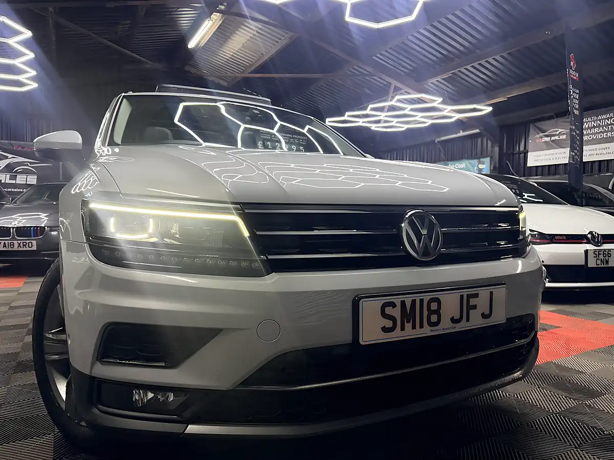 Used 2018 Volkswagen Tiguan Sel Silver - Front View