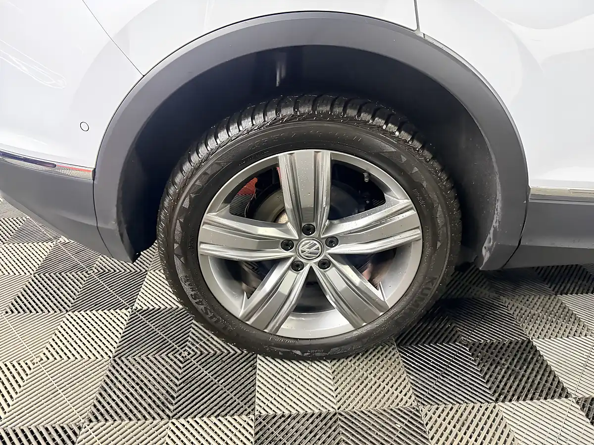 Used 2018 Volkswagen Tiguan Sel Silver - Interior and Exterior details 15