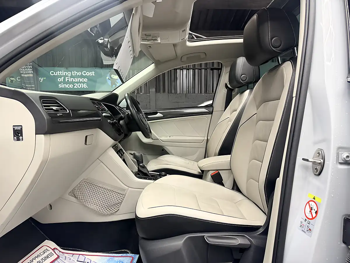 Used 2018 Volkswagen Tiguan Sel Silver - Interior and Exterior details 16