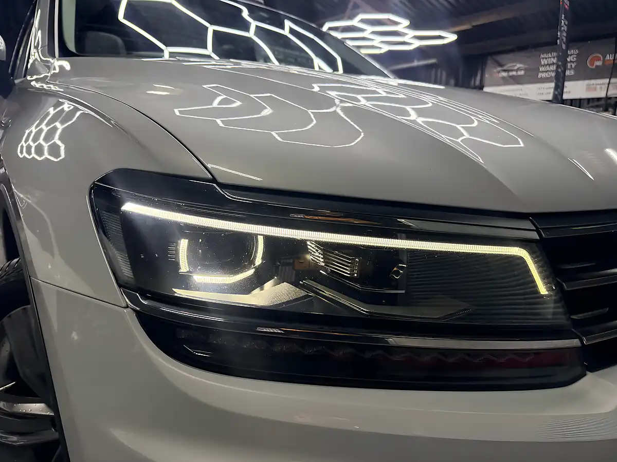 Used 2018 Volkswagen Tiguan Sel Silver - Interior and Exterior details 17