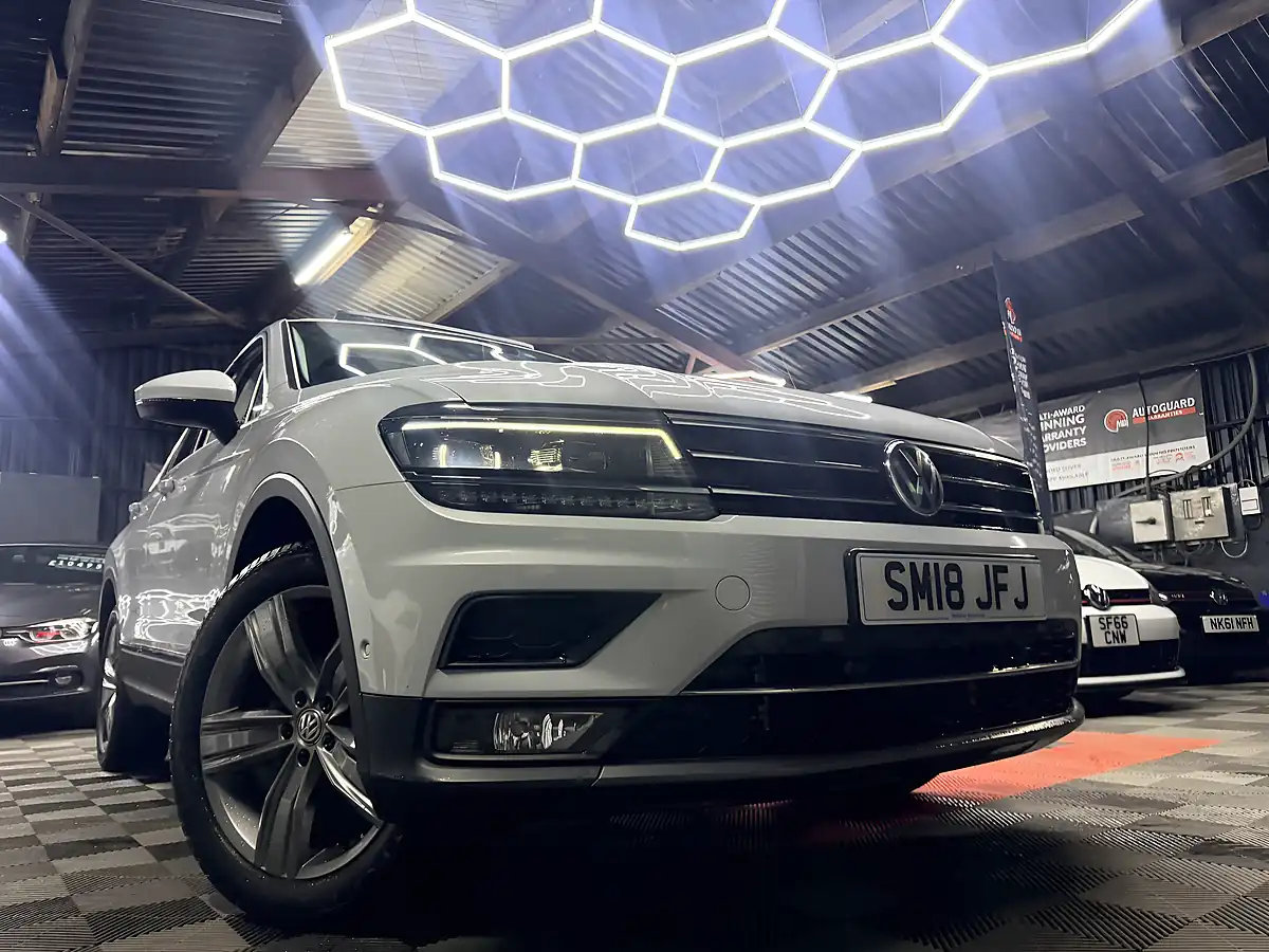 Used 2018 Volkswagen Tiguan Sel Silver - Interior and Exterior details 2
