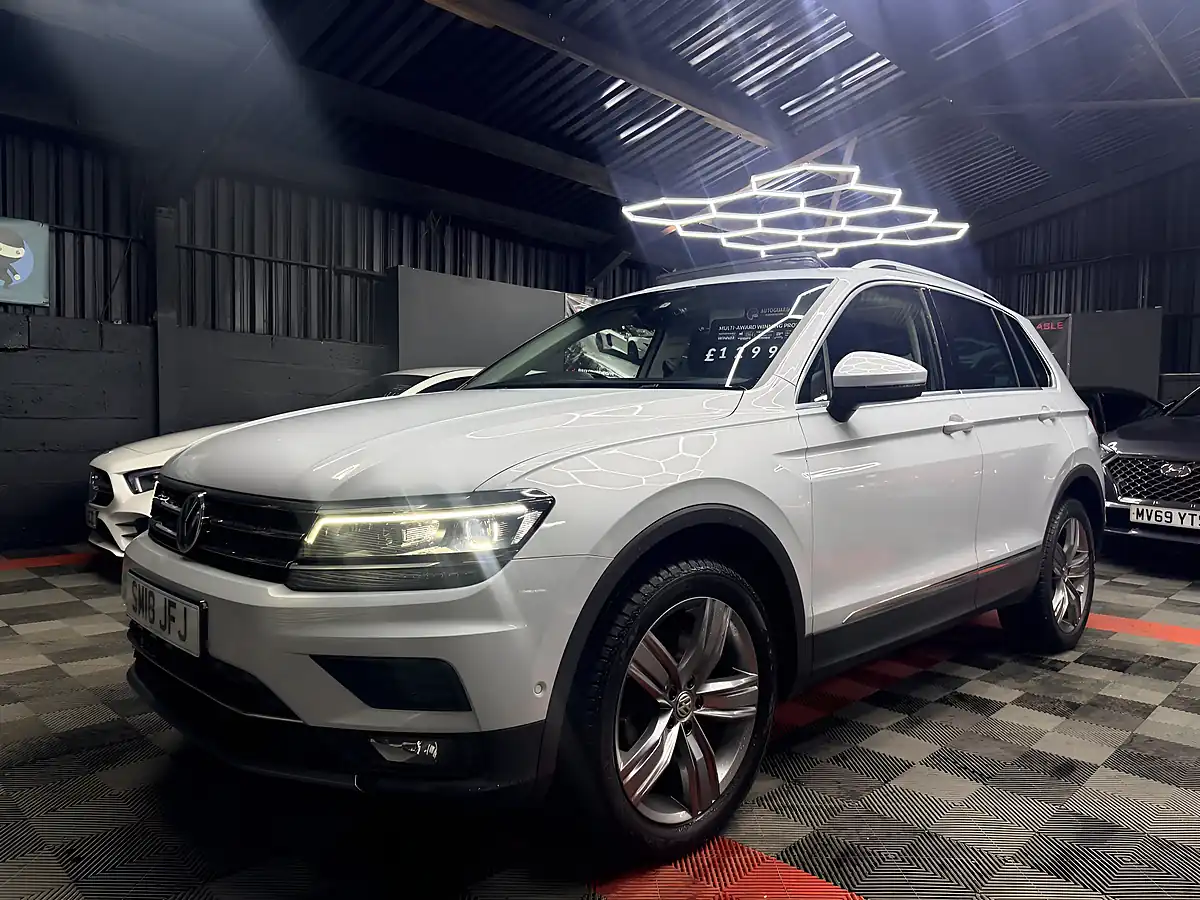 Used 2018 Volkswagen Tiguan Sel Silver - Interior and Exterior details 3