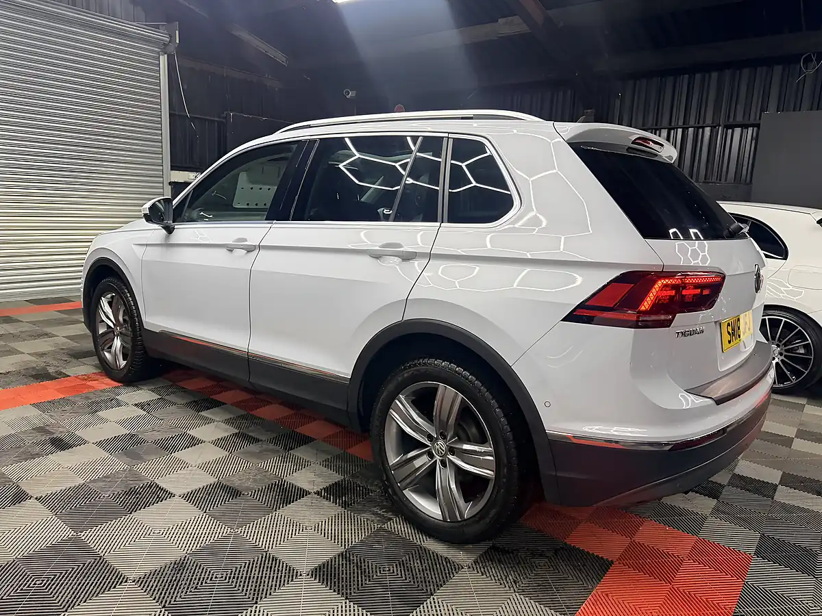 Used 2018 Volkswagen Tiguan Sel Silver - Interior and Exterior details 4