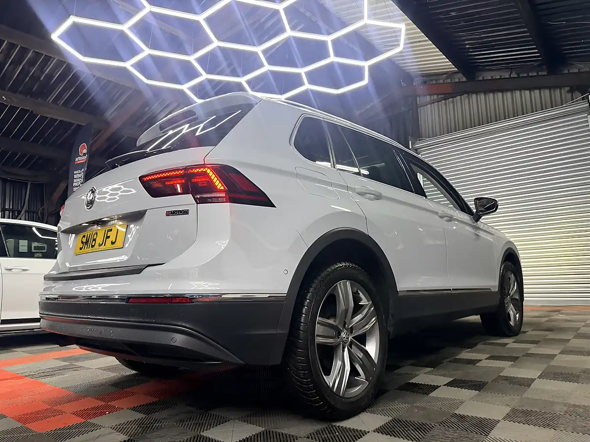 Used 2018 Volkswagen Tiguan Sel Silver - Interior and Exterior details 7
