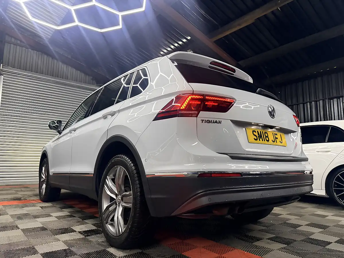 Used 2018 Volkswagen Tiguan Sel Silver - Interior and Exterior details 8
