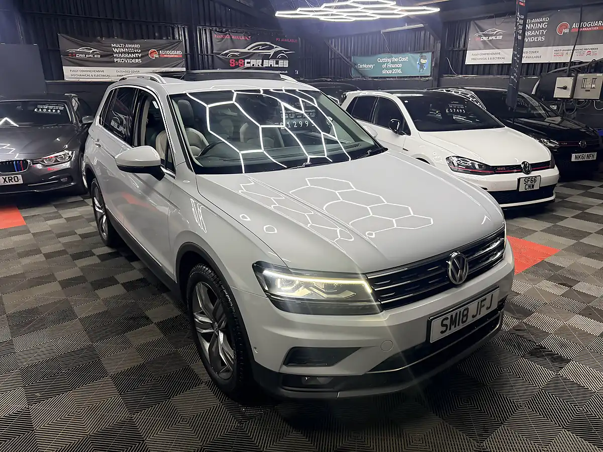 Used 2018 Volkswagen Tiguan Sel Silver - Interior and Exterior details 9