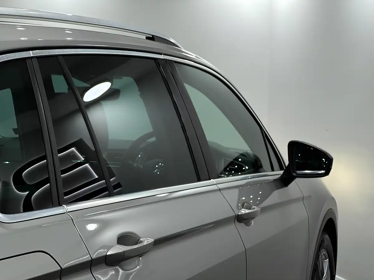 Used 2018 Volkswagen Tiguan Sel Silver - Interior and Exterior details 12
