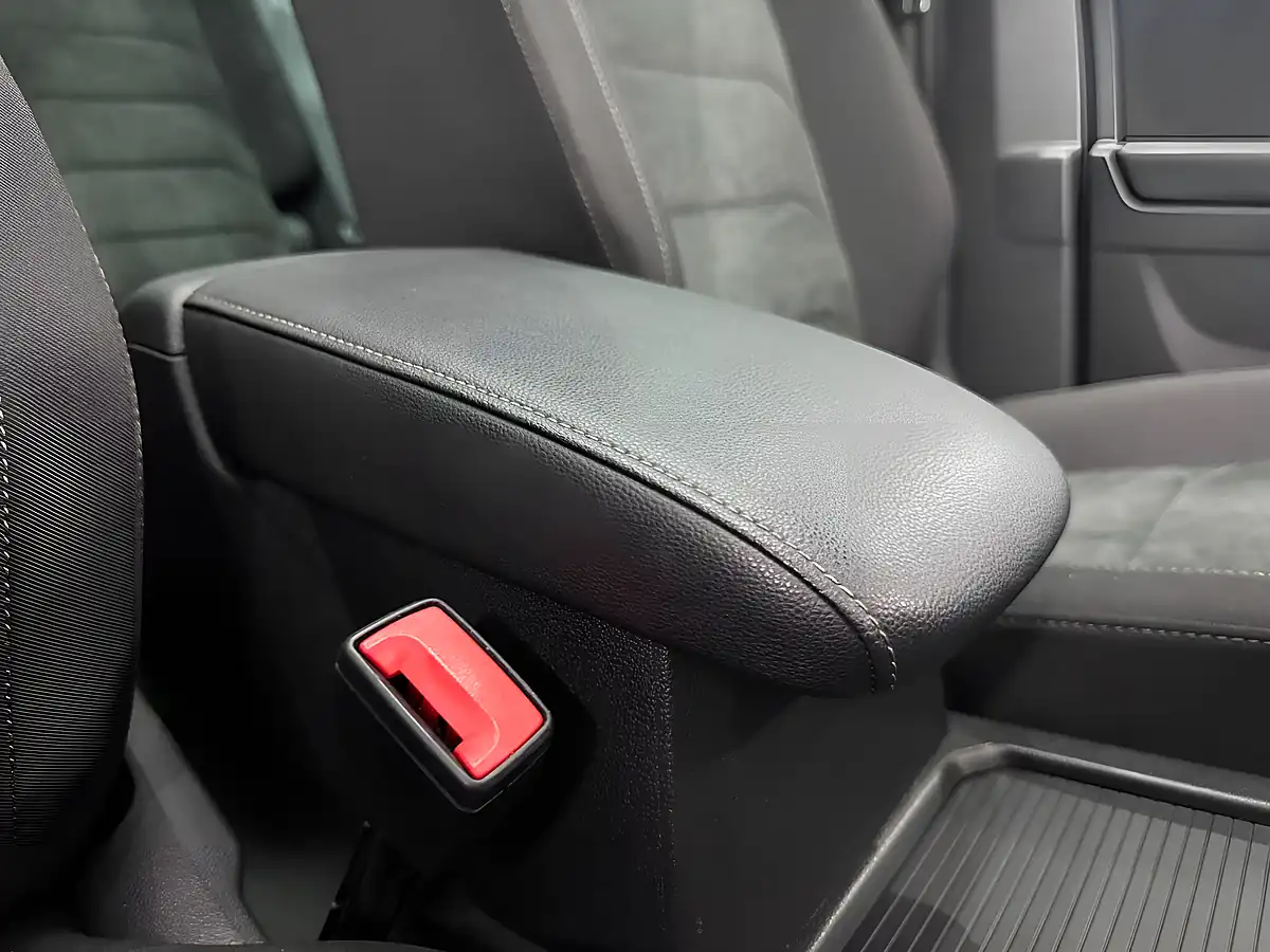 Used 2018 Volkswagen Tiguan Sel Silver - Interior and Exterior details 16