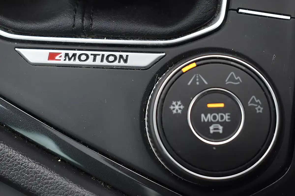 Used 2018 Volkswagen Tiguan Sel Titanium Beige - Interior and Exterior details 12