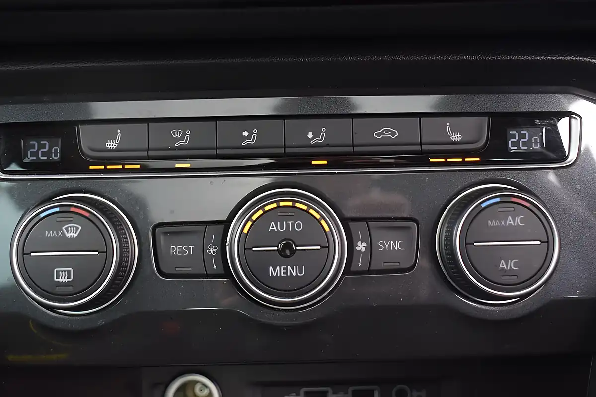 Used 2018 Volkswagen Tiguan Sel Titanium Beige - Interior and Exterior details 14