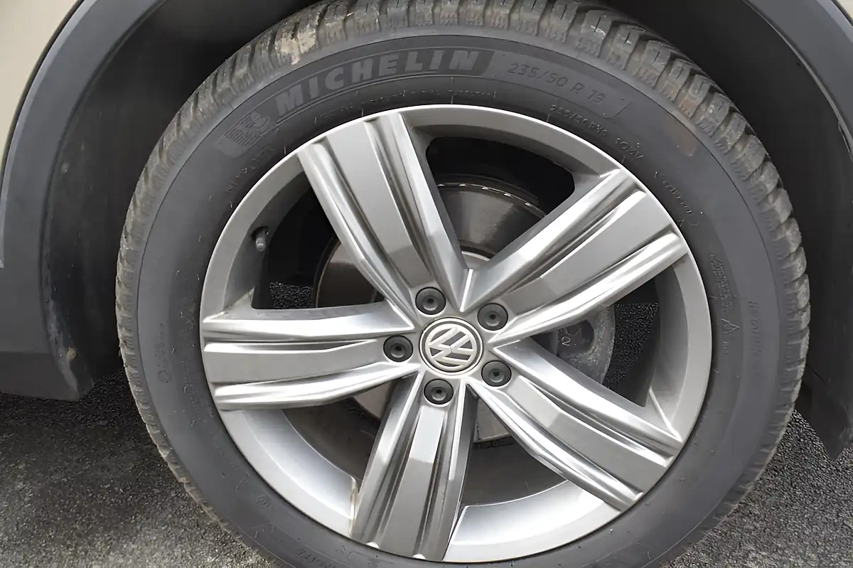 Used 2018 Volkswagen Tiguan Sel Titanium Beige - Interior and Exterior details 16