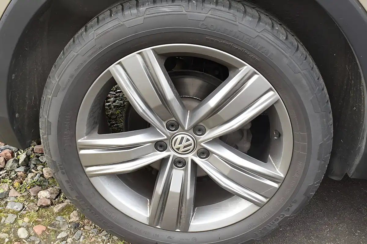 Used 2018 Volkswagen Tiguan Sel Titanium Beige - Interior and Exterior details 17