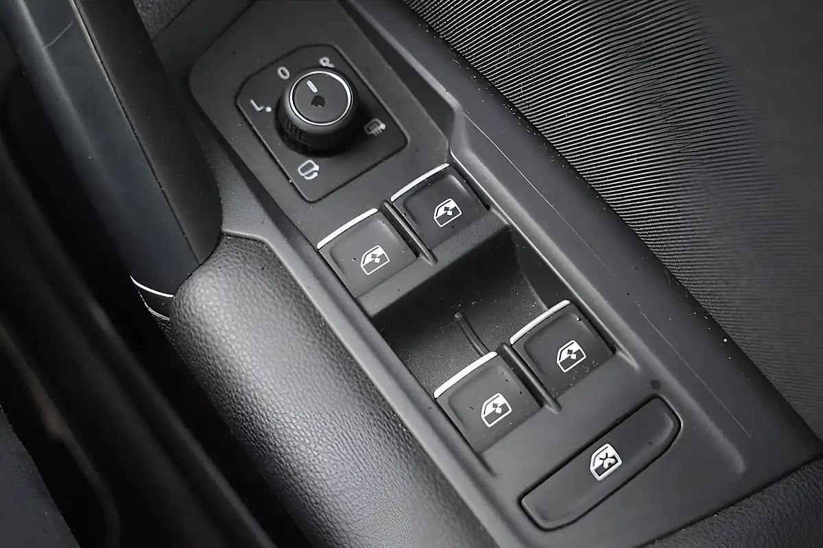 Used 2018 Volkswagen Tiguan Sel Titanium Beige - Interior and Exterior details 19