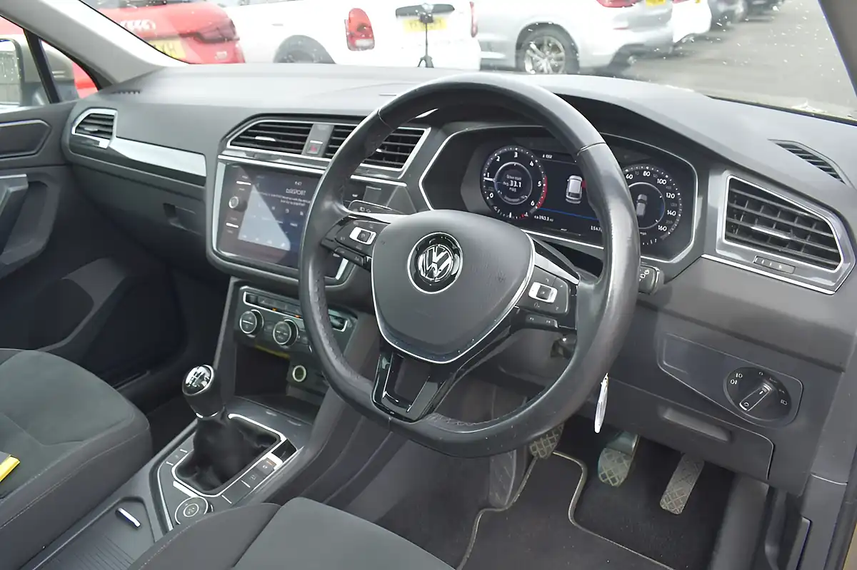 Used 2018 Volkswagen Tiguan Sel Titanium Beige - Interior and Exterior details 7