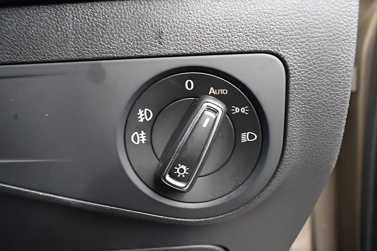 Used 2018 Volkswagen Tiguan Sel Titanium Beige - Interior and Exterior details 8