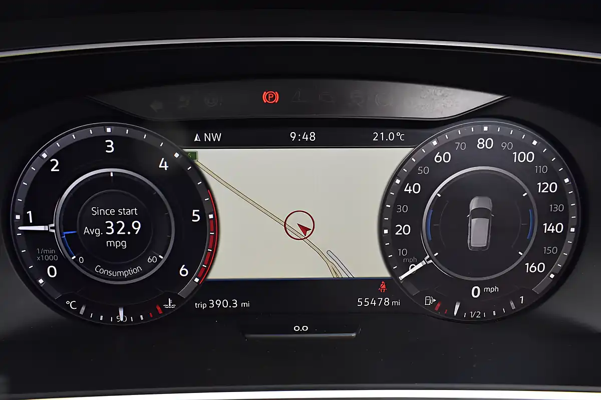 Used 2018 Volkswagen Tiguan Sel Titanium Beige - Interior and Exterior details 9
