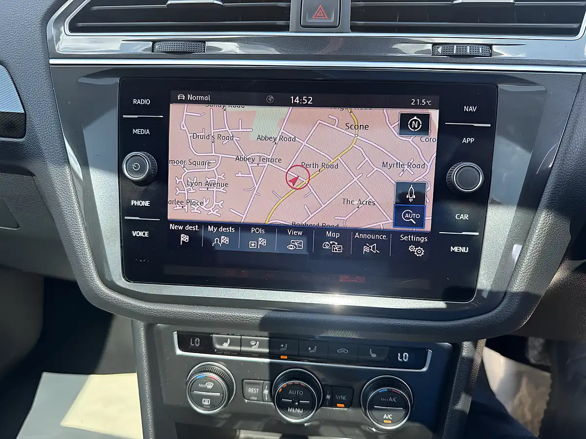 Used 2018 Volkswagen Tiguan Sel White - Interior and Exterior details 10