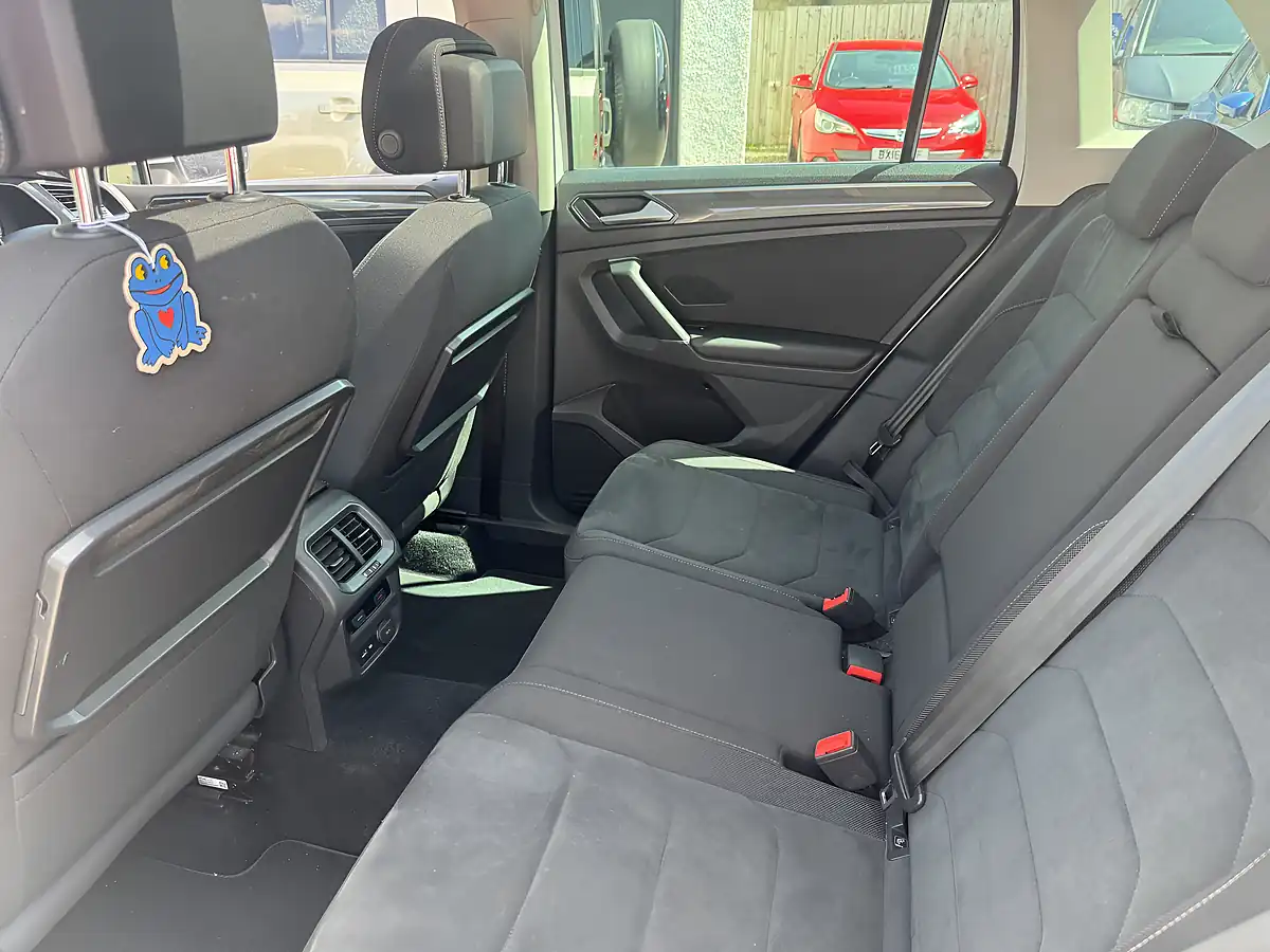 Used 2018 Volkswagen Tiguan Sel White - Interior and Exterior details 14