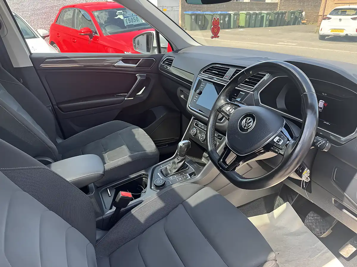 Used 2018 Volkswagen Tiguan Sel White - Interior and Exterior details 5