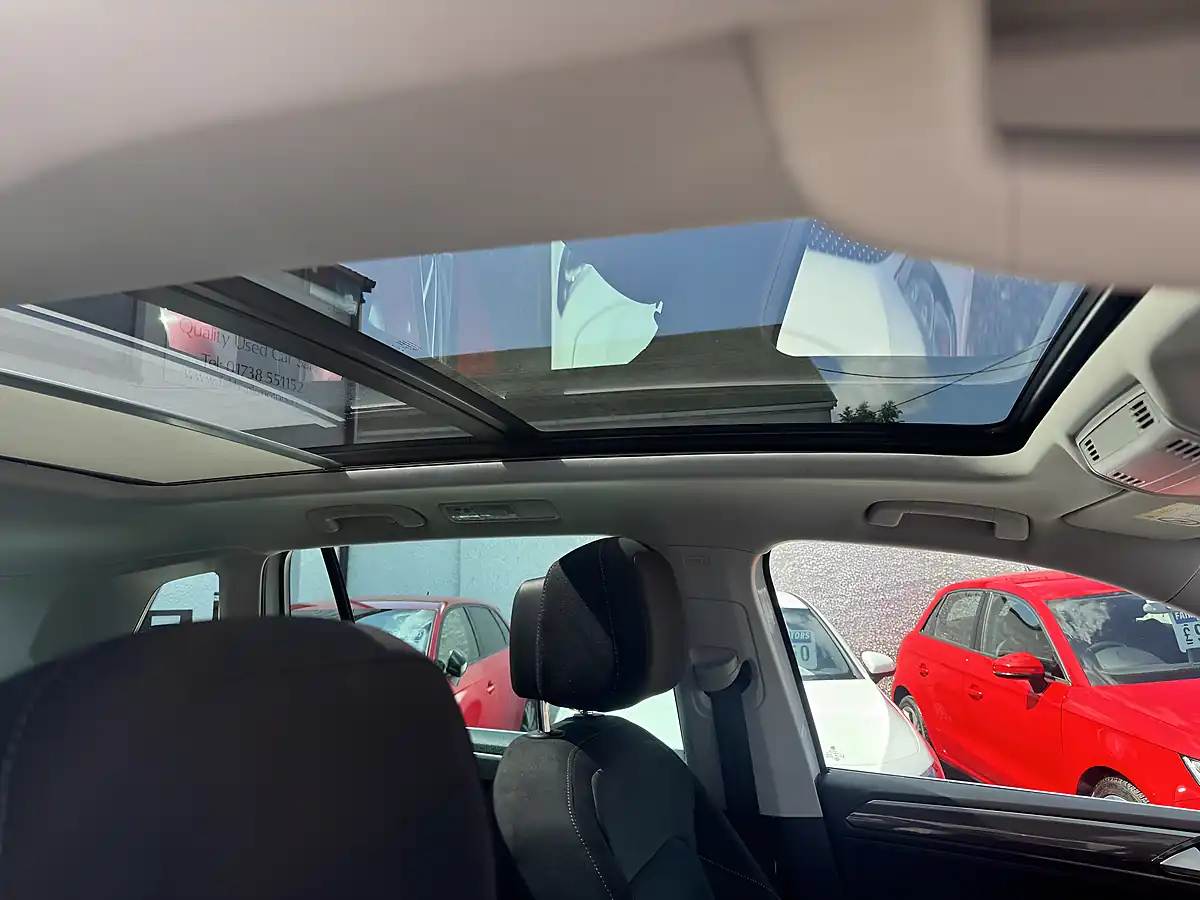 Used 2018 Volkswagen Tiguan Sel White - Interior and Exterior details 7