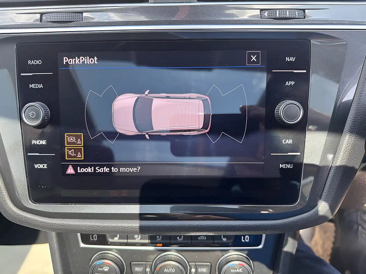 Used 2018 Volkswagen Tiguan Sel White - Interior and Exterior details 8
