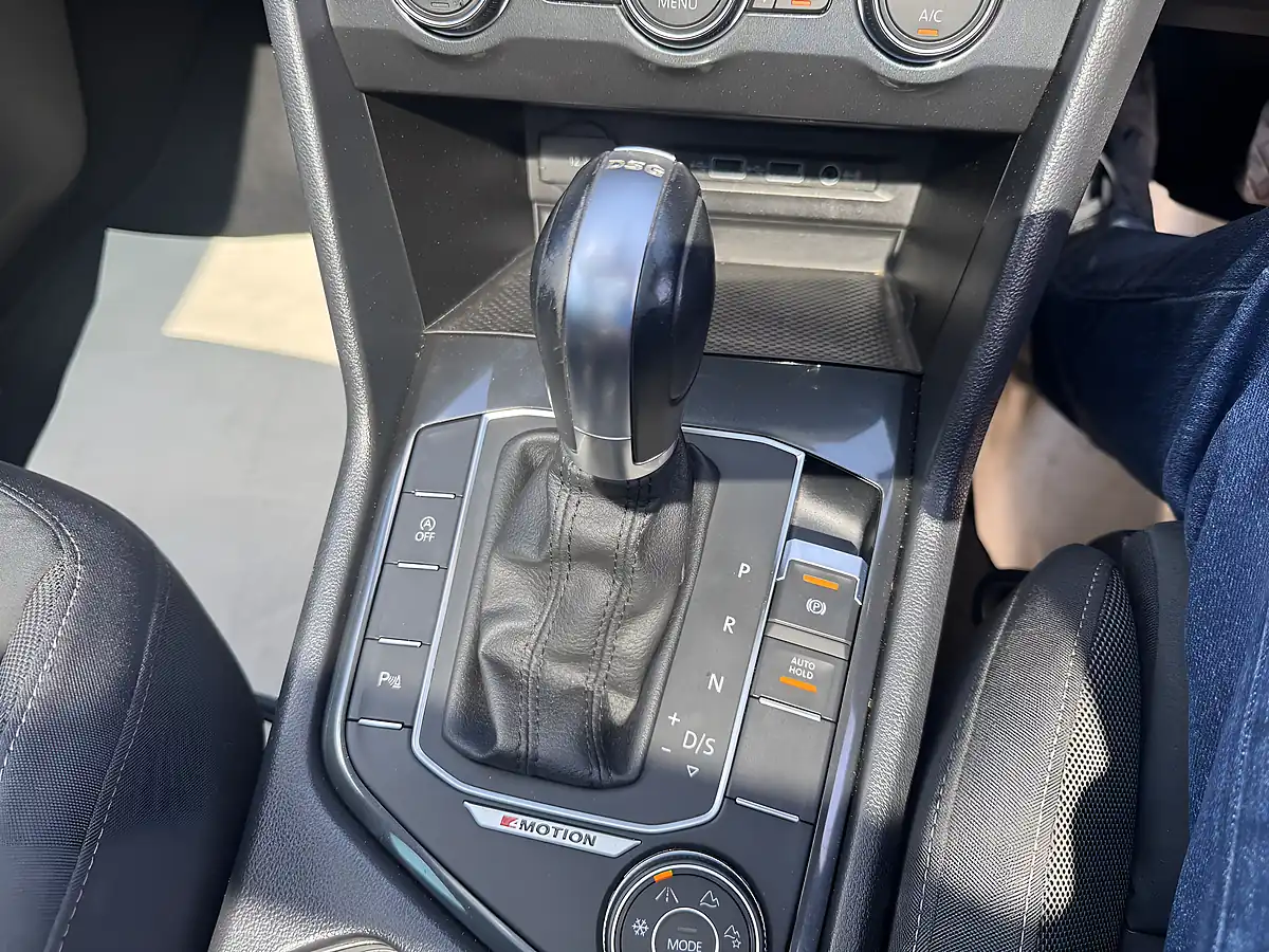 Used 2018 Volkswagen Tiguan Sel White - Interior and Exterior details 9