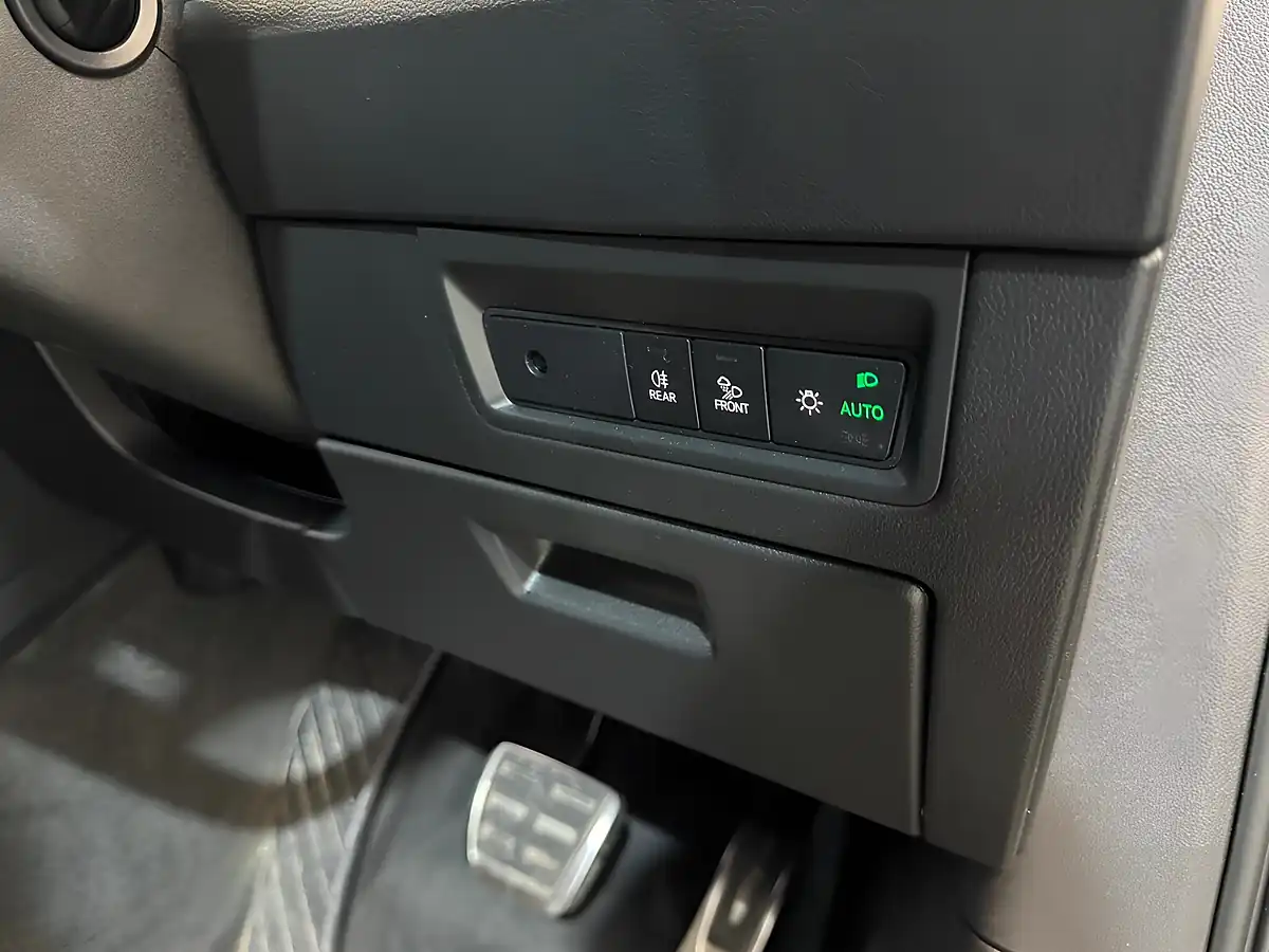 Used 2018 Volkswagen Touareg R-Line Black - Interior and Exterior details 11