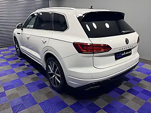 Used 2018 Volkswagen Touareg R-Line Pure White - Interior and Exterior details 10