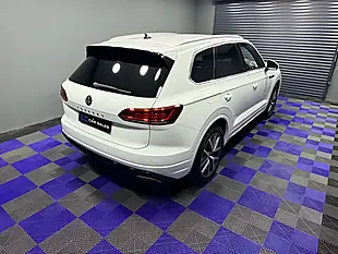 Used 2018 Volkswagen Touareg R-Line Pure White - Interior and Exterior details 11