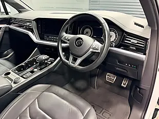 Used 2018 Volkswagen Touareg R-Line Pure White - Interior and Exterior details 12
