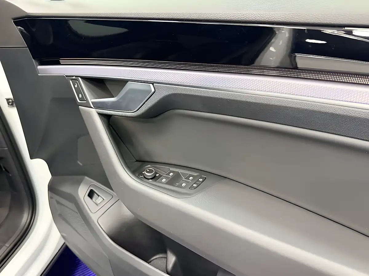 Used 2018 Volkswagen Touareg R-Line Pure White - Interior and Exterior details 13