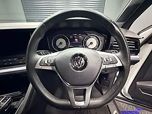 Used 2018 Volkswagen Touareg R-Line Pure White - Interior and Exterior details 14