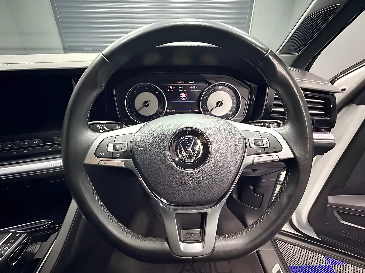 Used 2018 Volkswagen Touareg R-Line Pure White - Interior and Exterior details 14