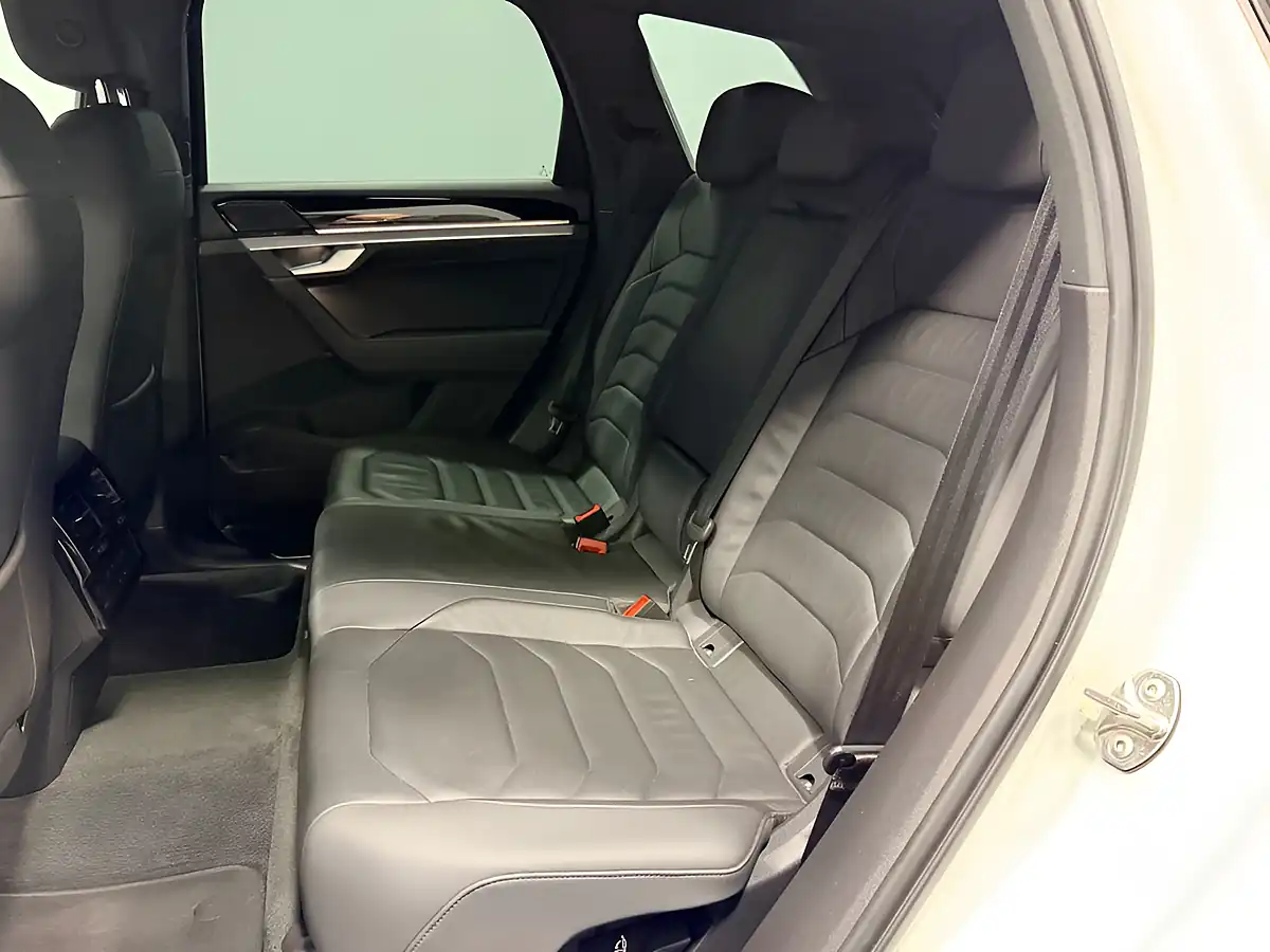 Used 2018 Volkswagen Touareg R-Line Pure White - Interior and Exterior details 17