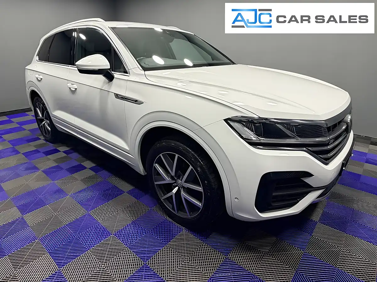 Used 2018 Volkswagen Touareg R-Line Pure White - Interior and Exterior details 2