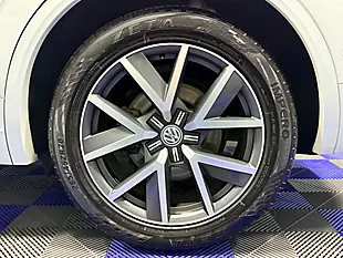 Used 2018 Volkswagen Touareg R-Line Pure White - Interior and Exterior details 20