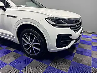 Used 2018 Volkswagen Touareg R-Line Pure White - Interior and Exterior details 3