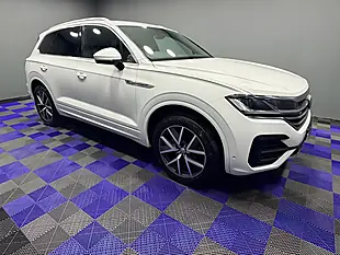 Used 2018 Volkswagen Touareg R-Line Pure White - Interior and Exterior details 4