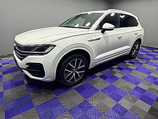 Used 2018 Volkswagen Touareg R-Line Pure White - Interior and Exterior details 6