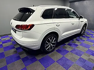 Used 2018 Volkswagen Touareg R-Line Pure White - Interior and Exterior details 7