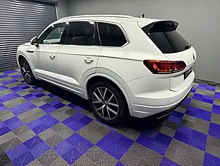 Used 2018 Volkswagen Touareg R-Line Pure White - Interior and Exterior details 9
