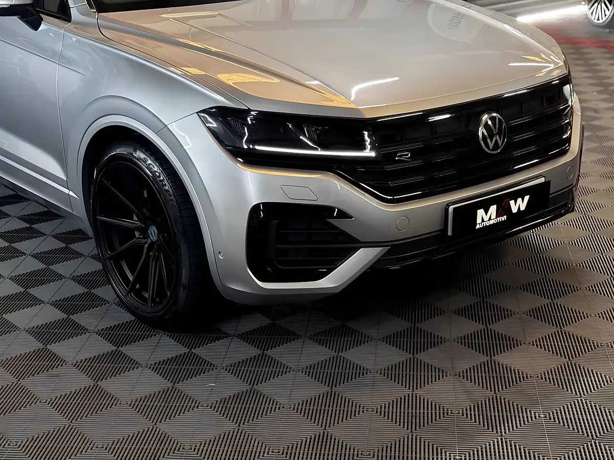 Used 2018 Volkswagen Touareg R-Line Tech Antimonial Silver - Interior and Exterior details 10