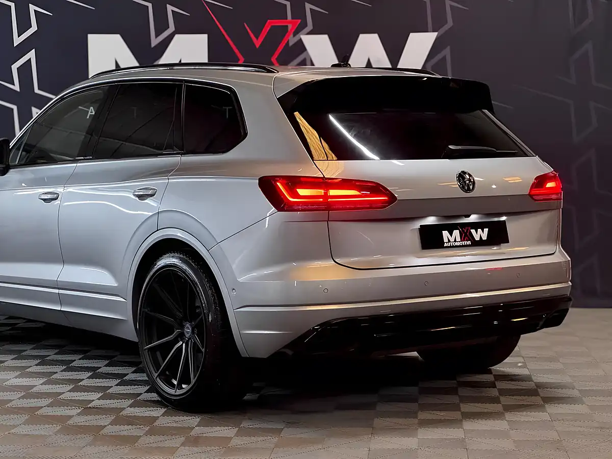 Used 2018 Volkswagen Touareg R-Line Tech Antimonial Silver - Interior and Exterior details 14