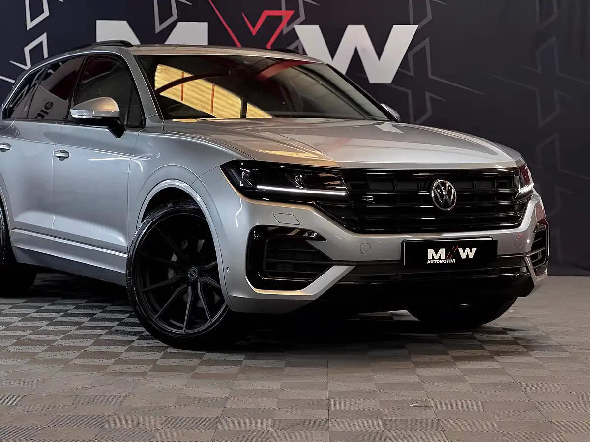Used 2018 Volkswagen Touareg R-Line Tech Antimonial Silver - Interior and Exterior details 4