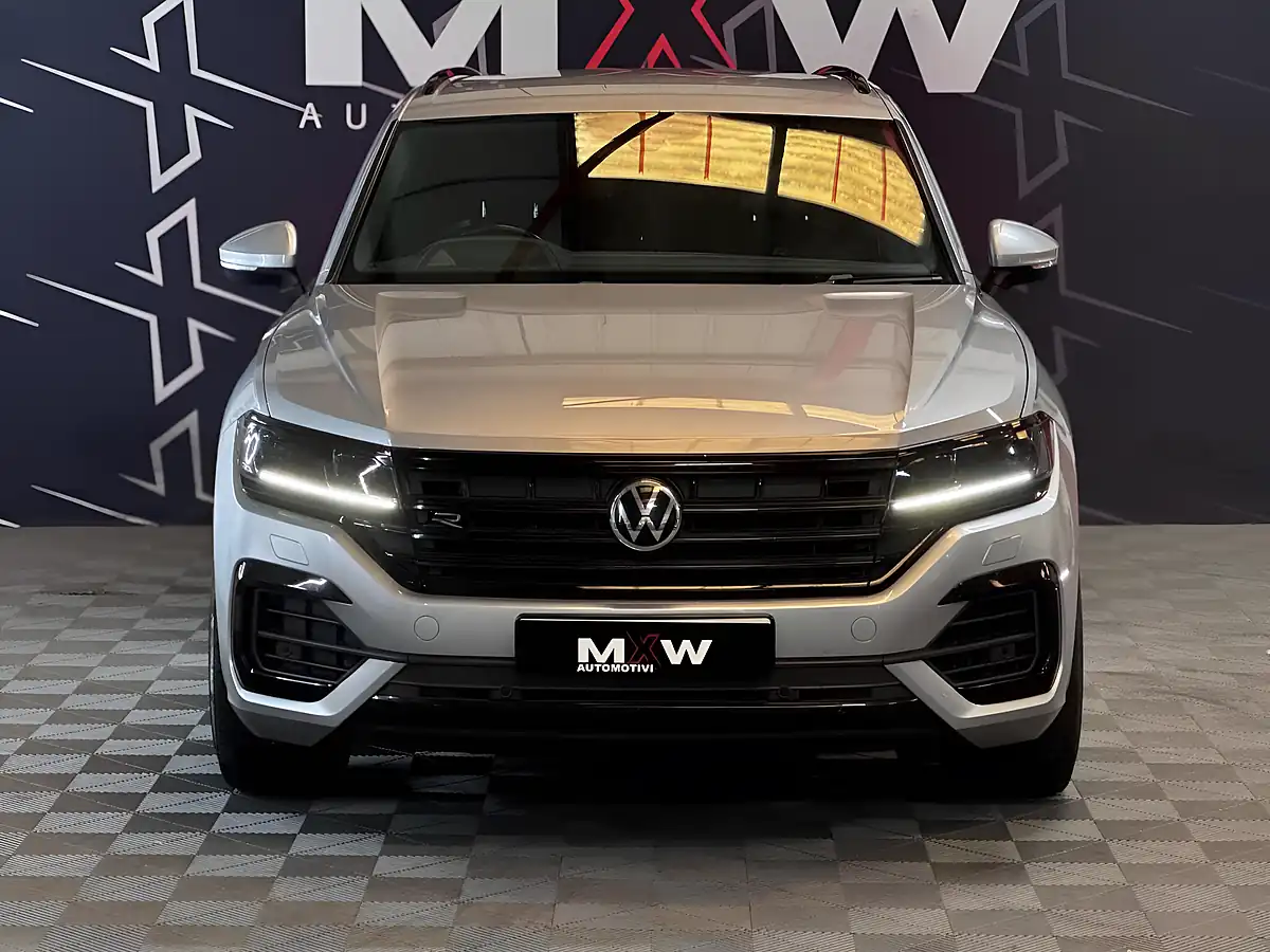 Used 2018 Volkswagen Touareg R-Line Tech Antimonial Silver - Interior and Exterior details 8