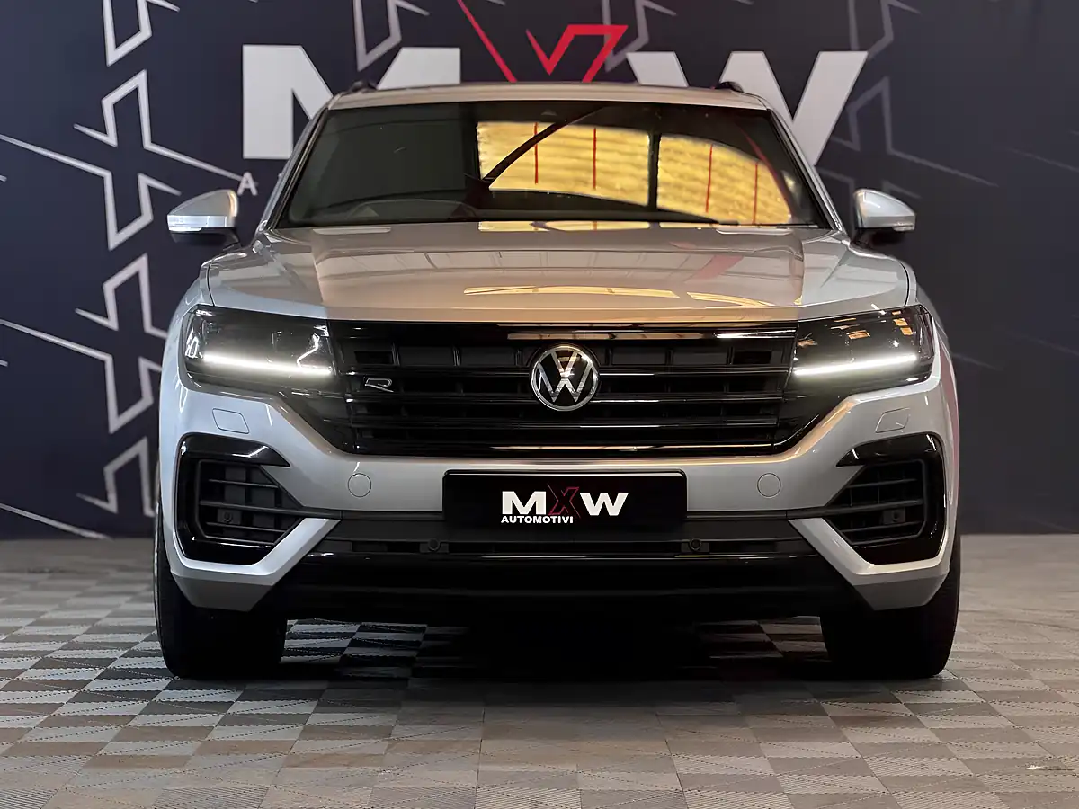 Used 2018 Volkswagen Touareg R-Line Tech Antimonial Silver - Interior and Exterior details 9