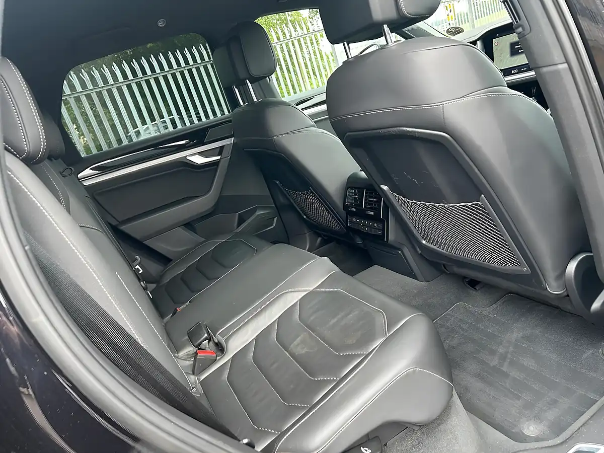 Used 2018 Volkswagen Touareg R-Line Tech Black - Interior and Exterior details 10