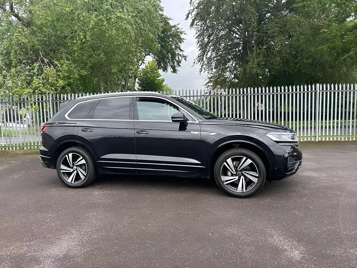 Used 2018 Volkswagen Touareg R-Line Tech Black - Interior and Exterior details 2