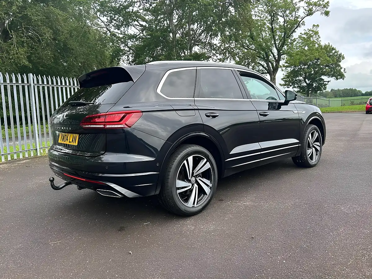 Used 2018 Volkswagen Touareg R-Line Tech Black - Interior and Exterior details 3