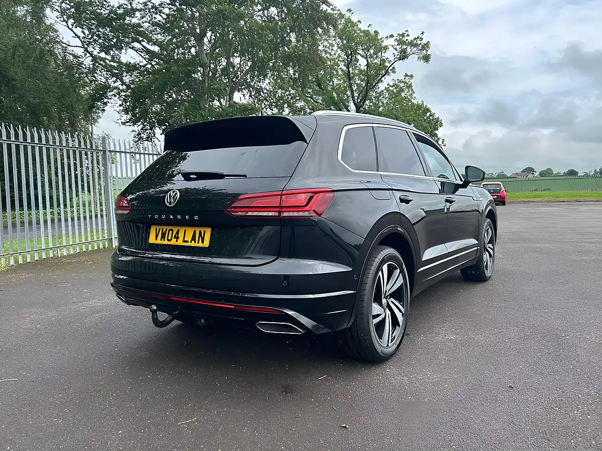 Used 2018 Volkswagen Touareg R-Line Tech Black - Interior and Exterior details 4